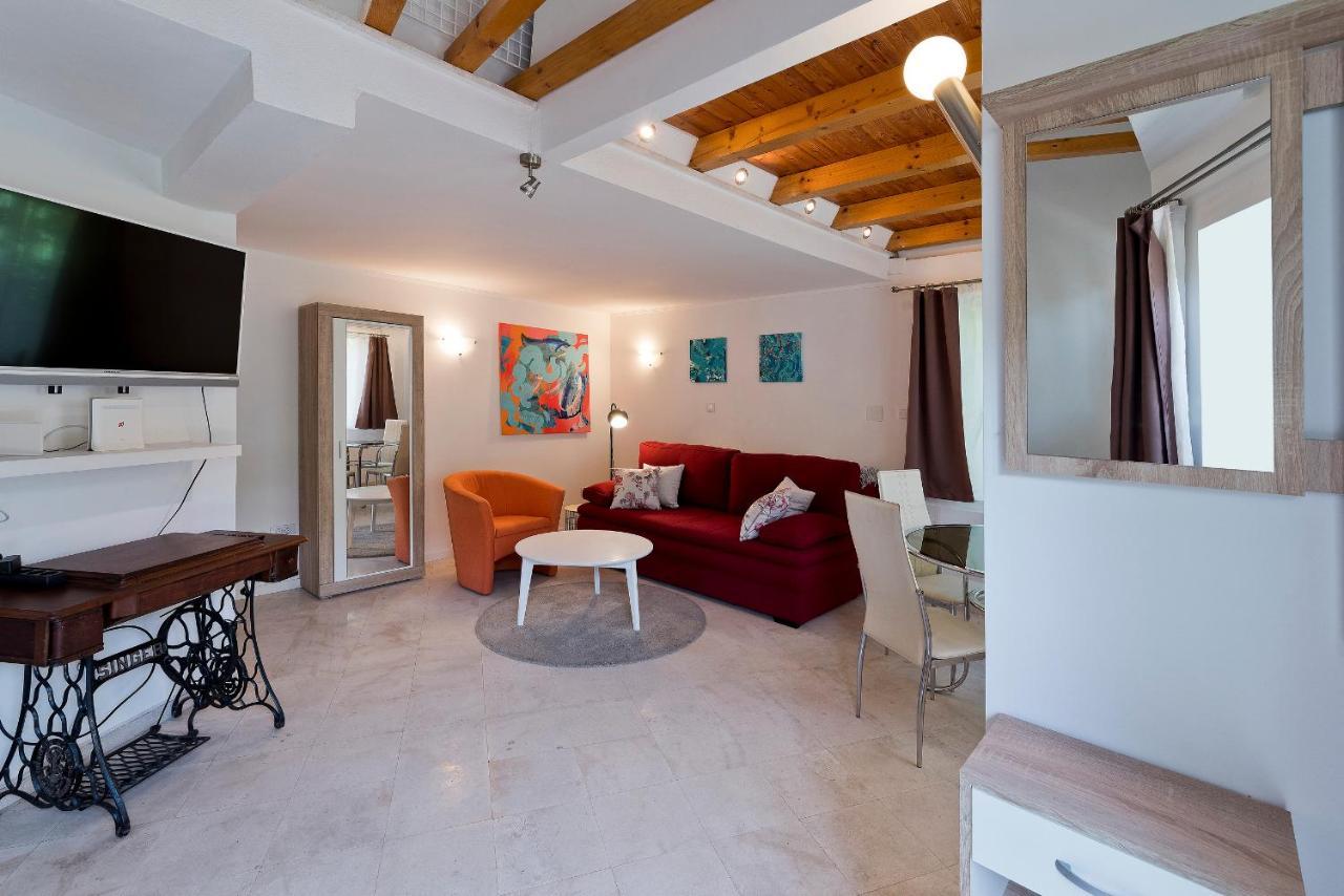 Apartment Salicula Art Gallery